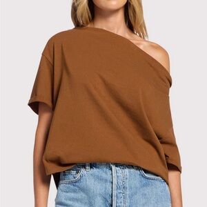 nuuds chocolate Off-Shoulder Tee